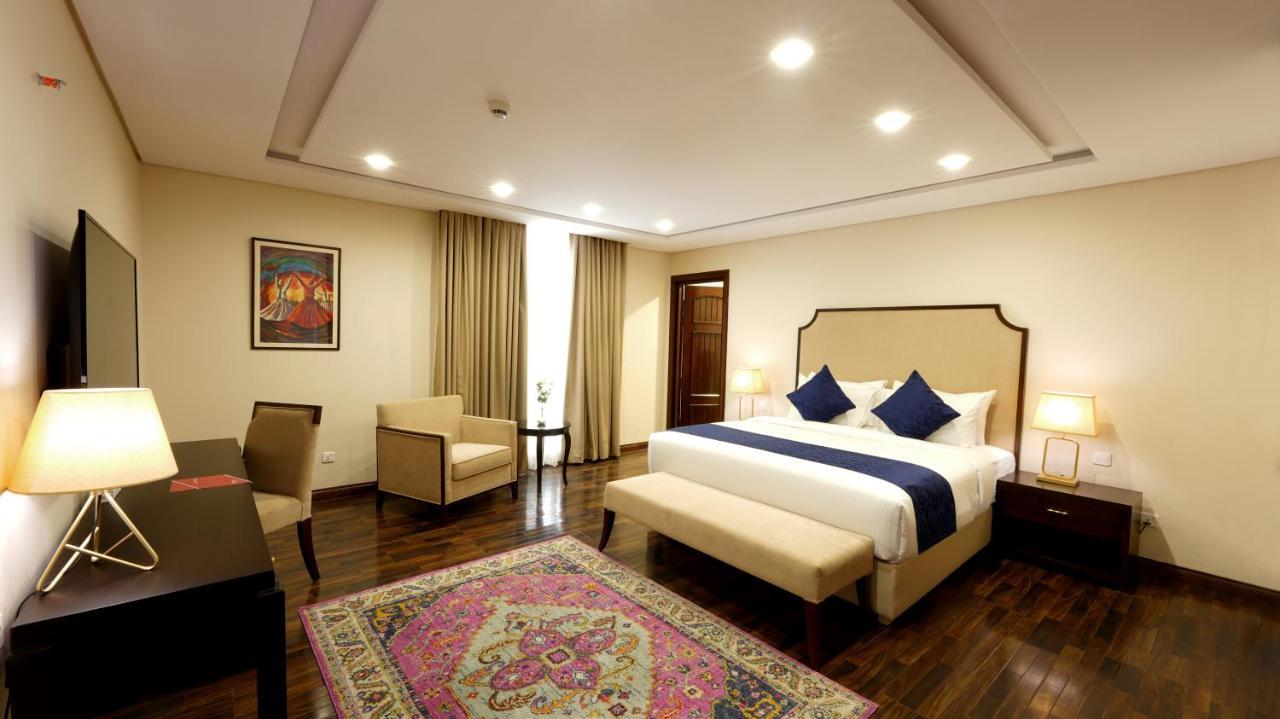 Hotel Ramada By Wyndham Lahore Gulberg II Zewnętrze zdjęcie