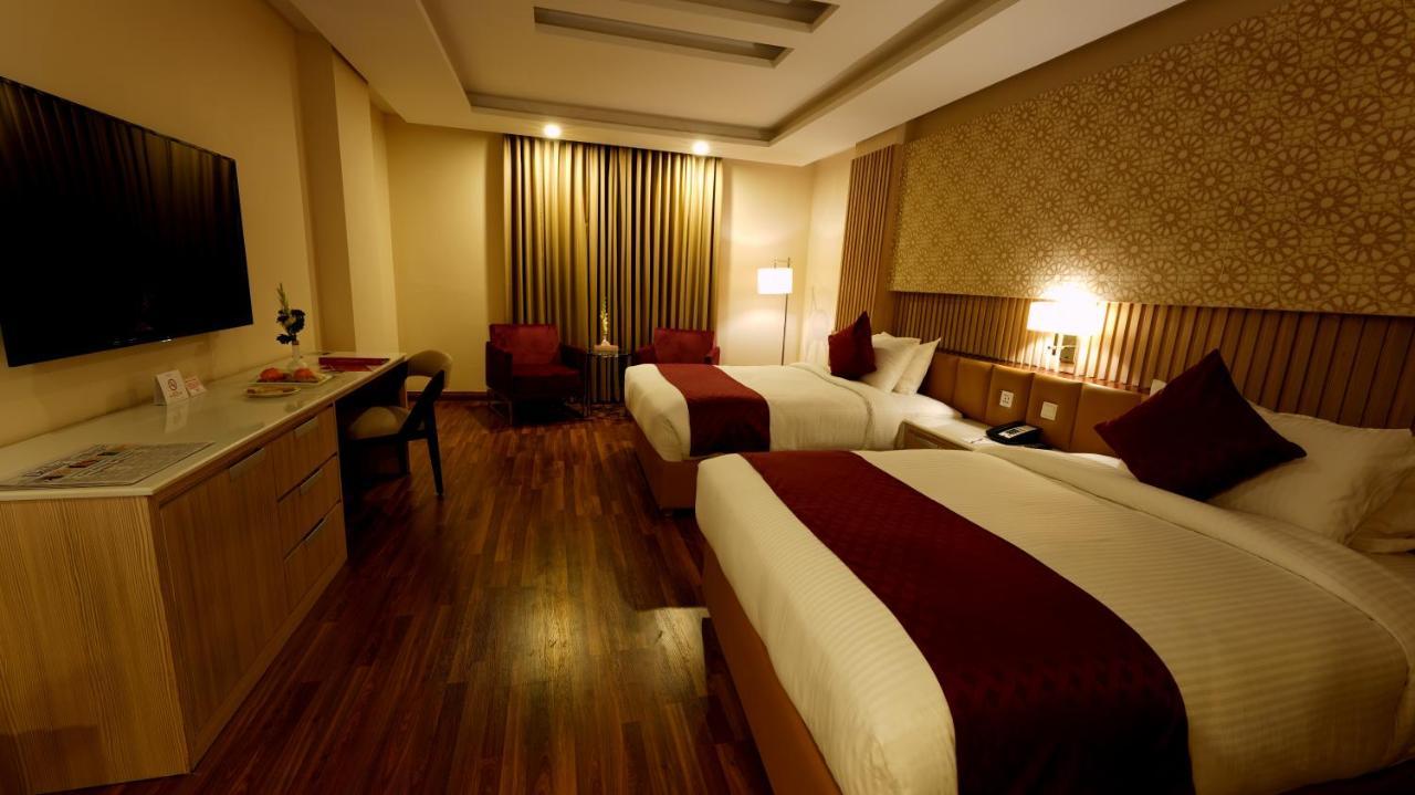 Hotel Ramada By Wyndham Lahore Gulberg II Zewnętrze zdjęcie